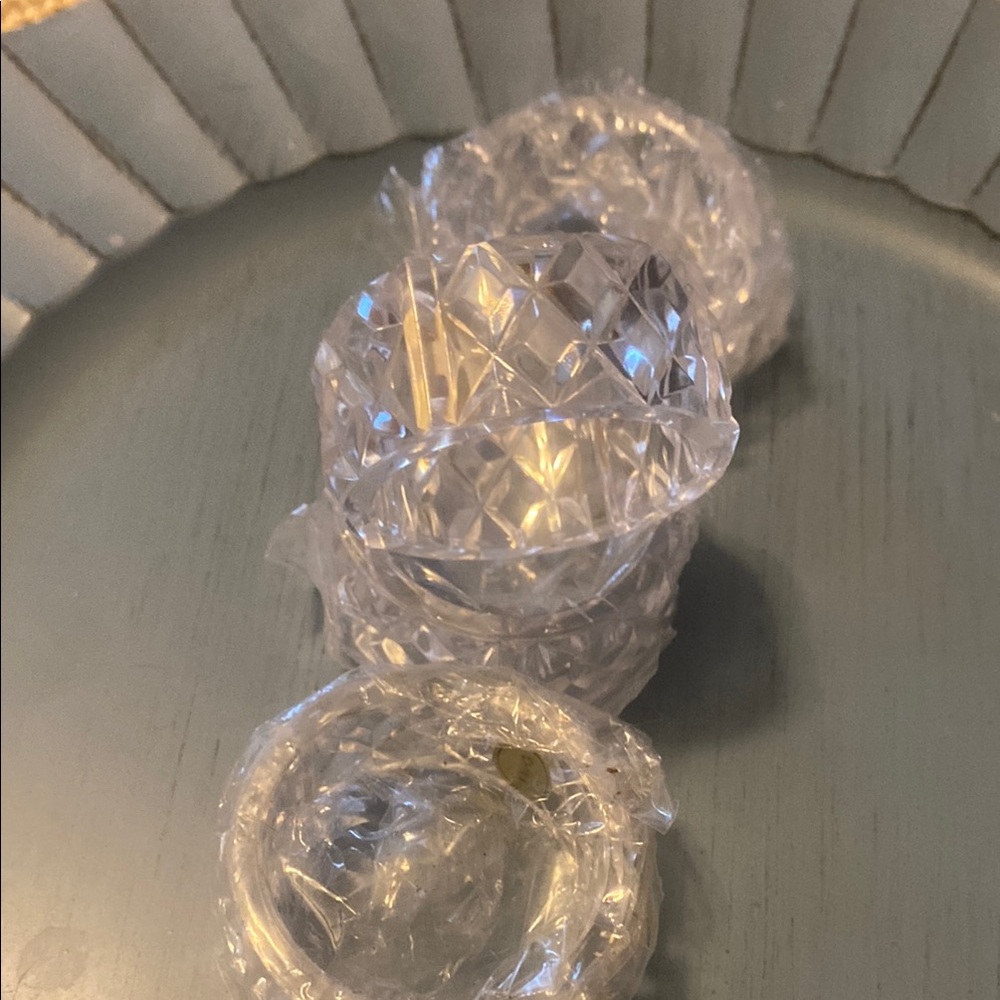 Plastic Clear Napkin Rings - Picture 3 of 3